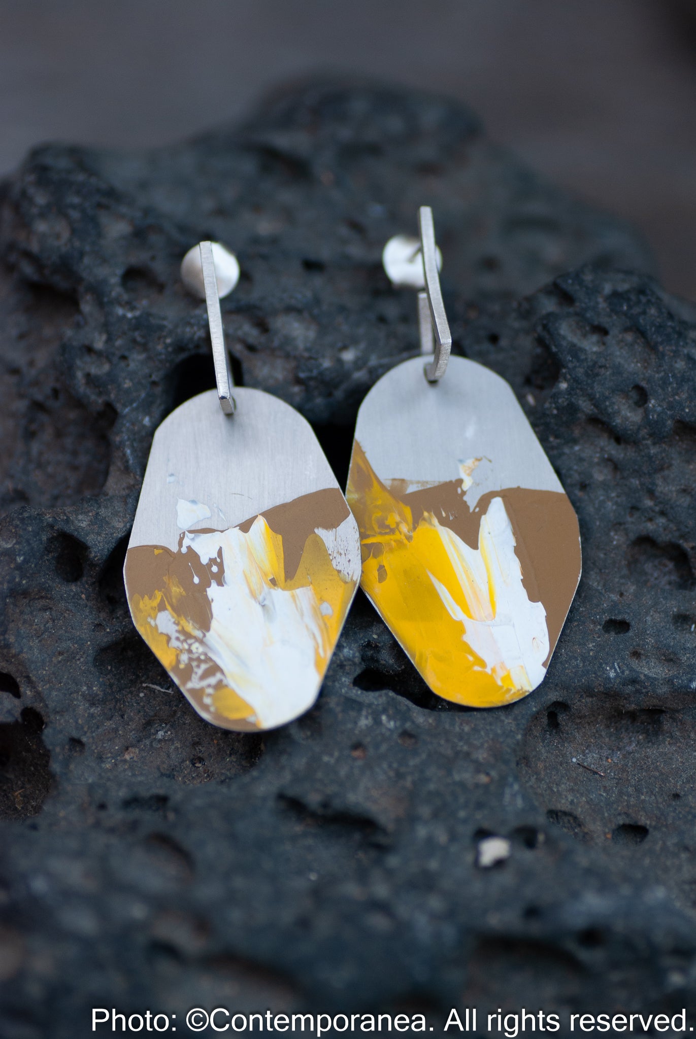 Geometries - Large in ocre & white
