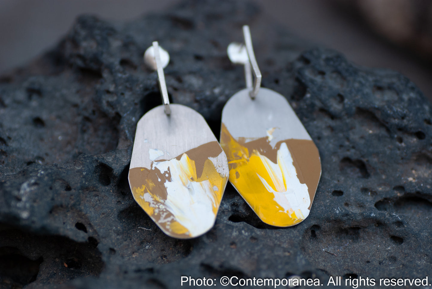 Geometries - Large in ocre & white