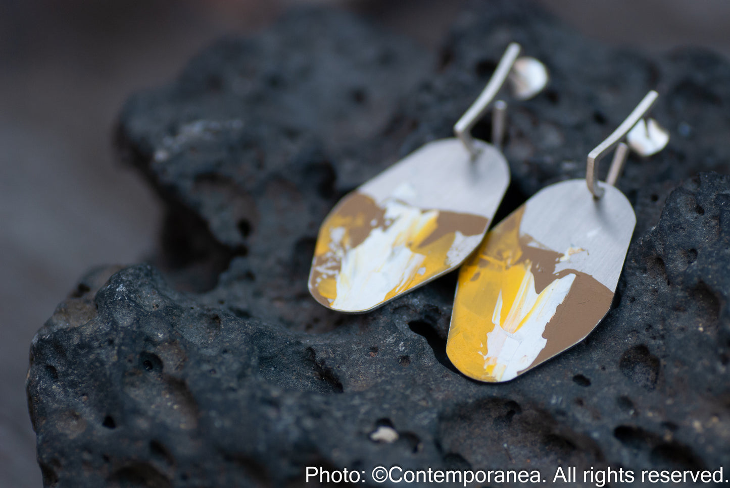 Geometries - Large in ocre & white