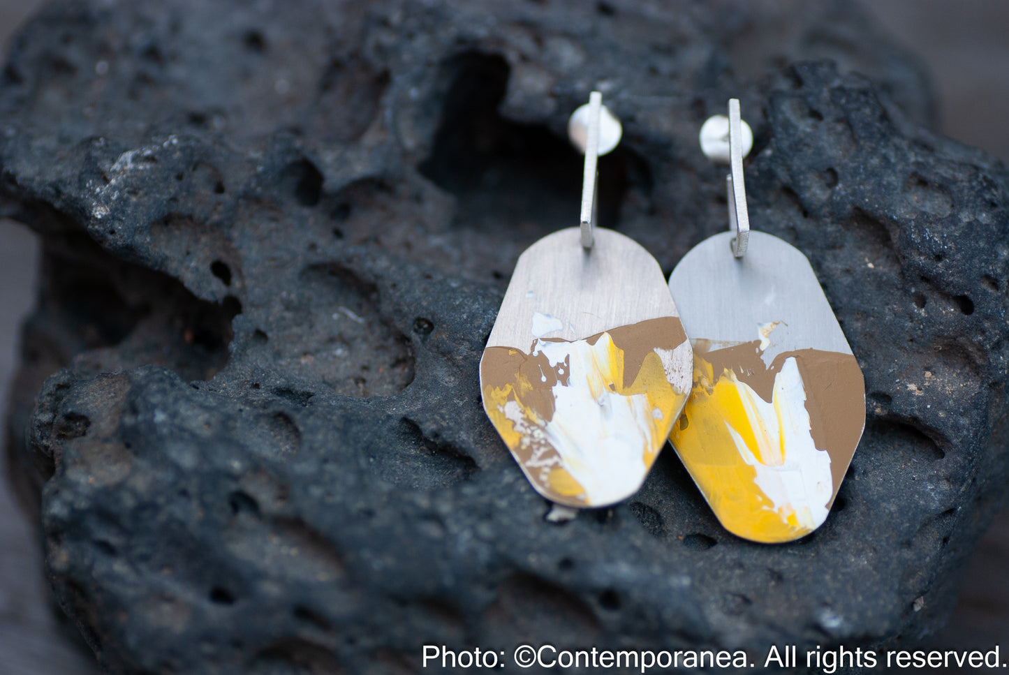 Geometries - Large in ocre & white