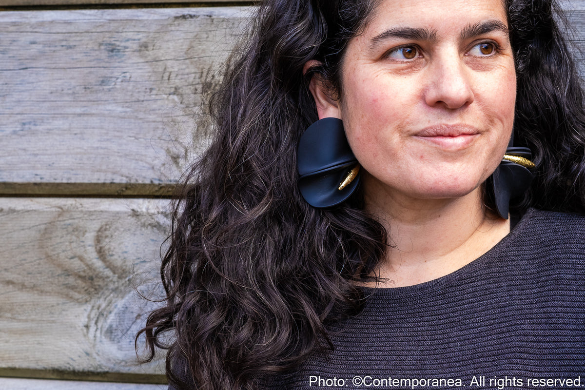Calla lilies - Asymmetrical earrings in black