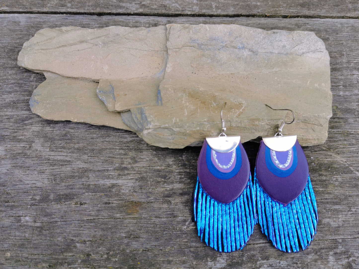 Round Feather earrings - iridescent blue and purple