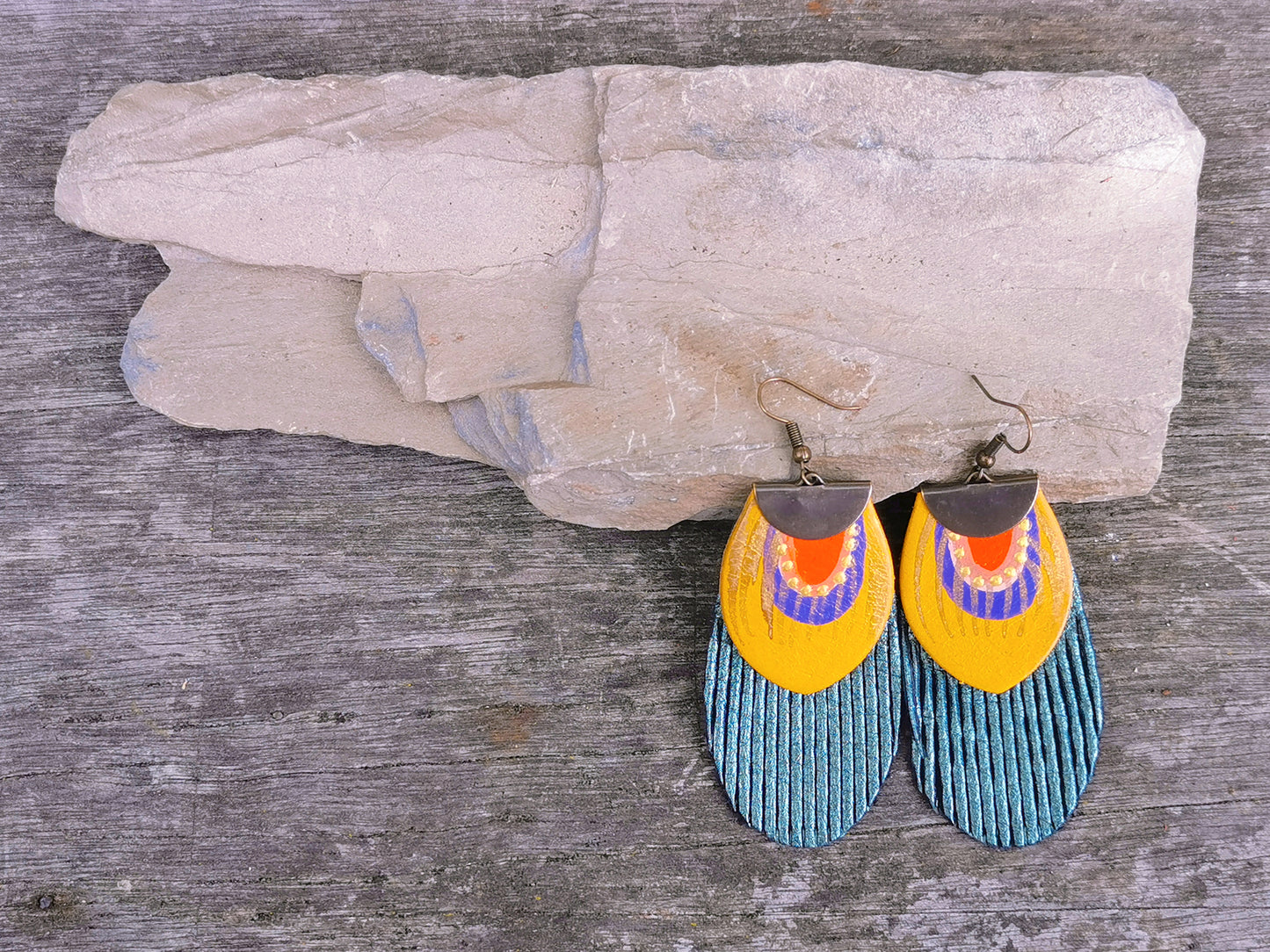 Round Feather earrings - metallic green