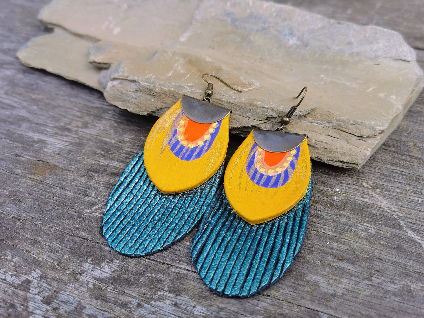 Round Feather earrings - metallic green