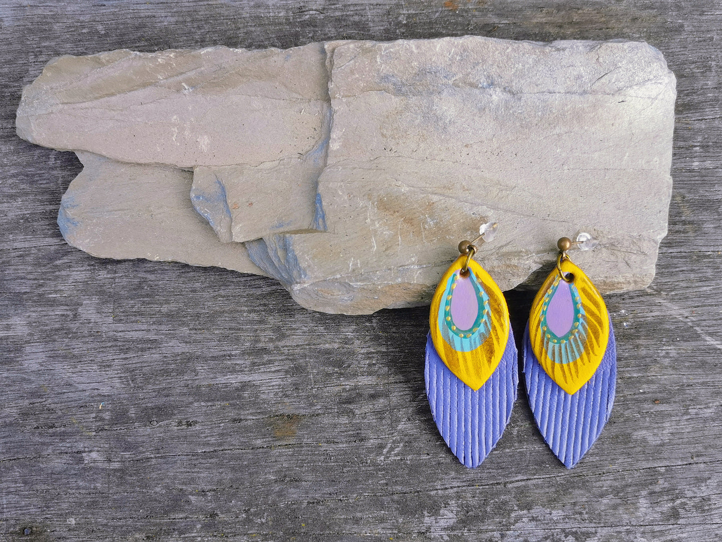 Point Feather earrings - lilac