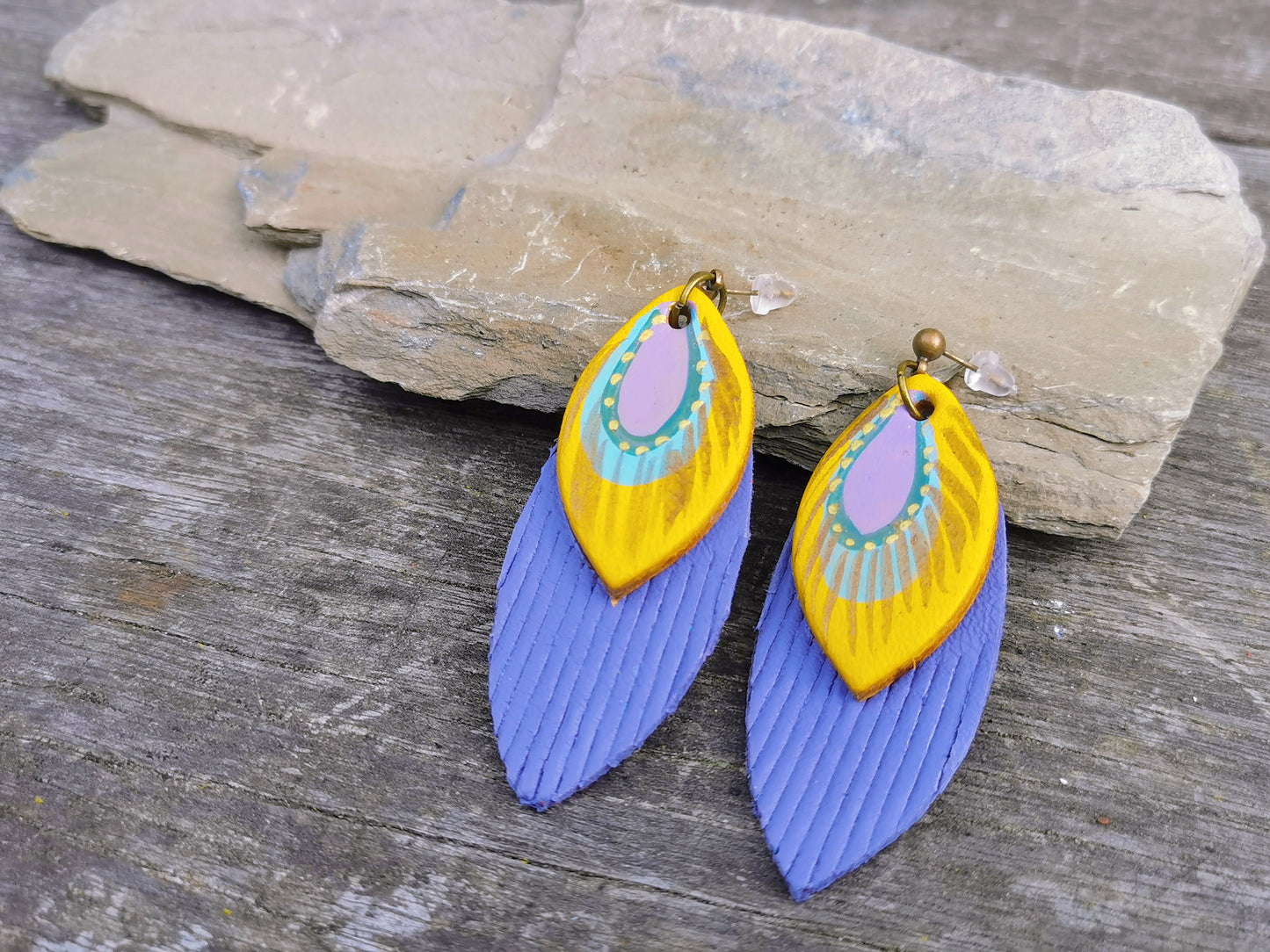 Point Feather earrings - lilac
