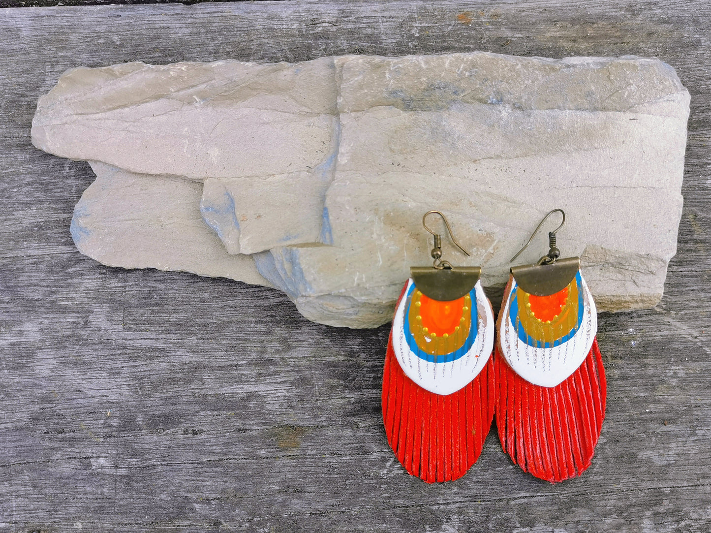 Round Feather earrings - red