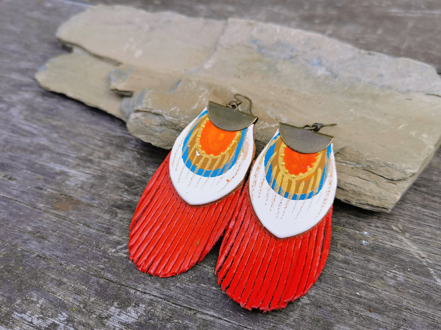 Round Feather earrings - red