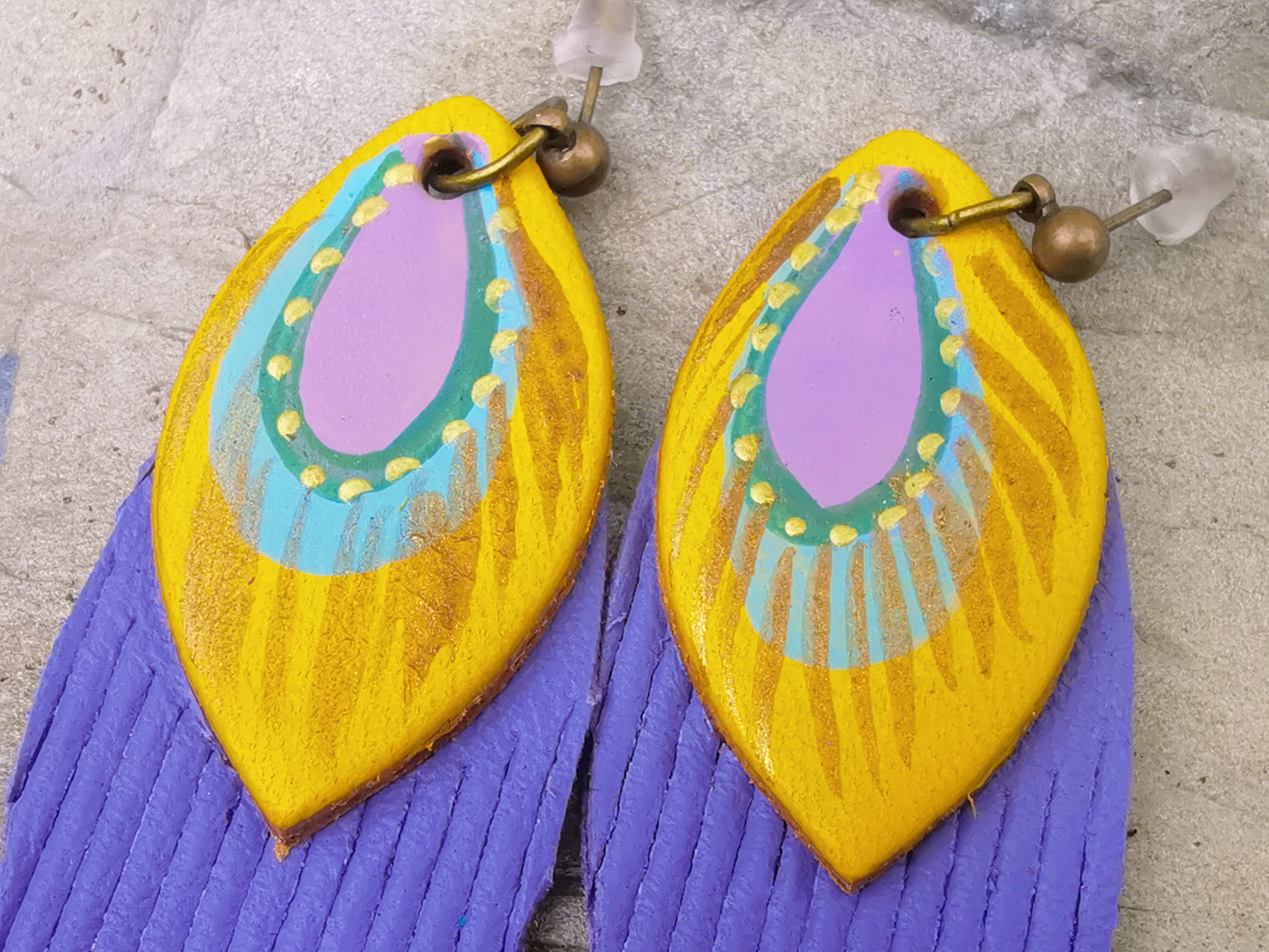 Point Feather earrings - lilac