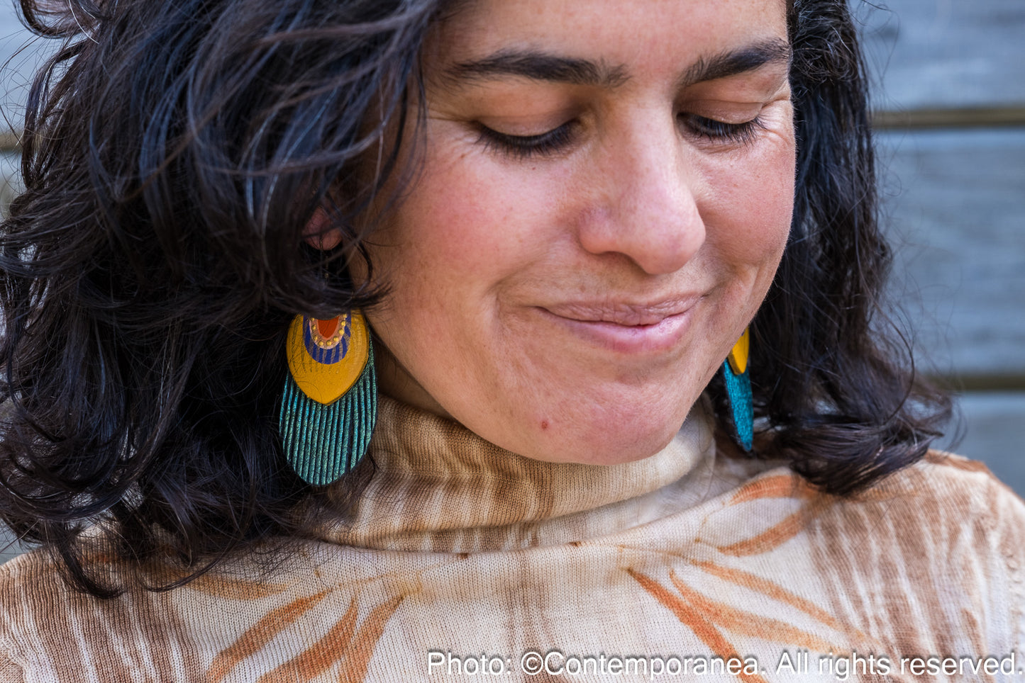 Round Feather earrings - metallic green