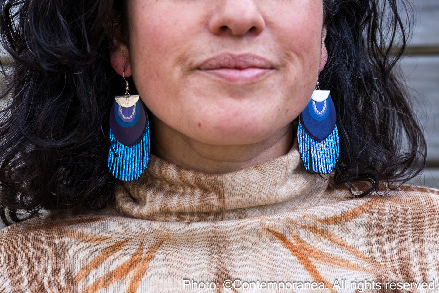 Round Feather earrings - iridescent blue and purple