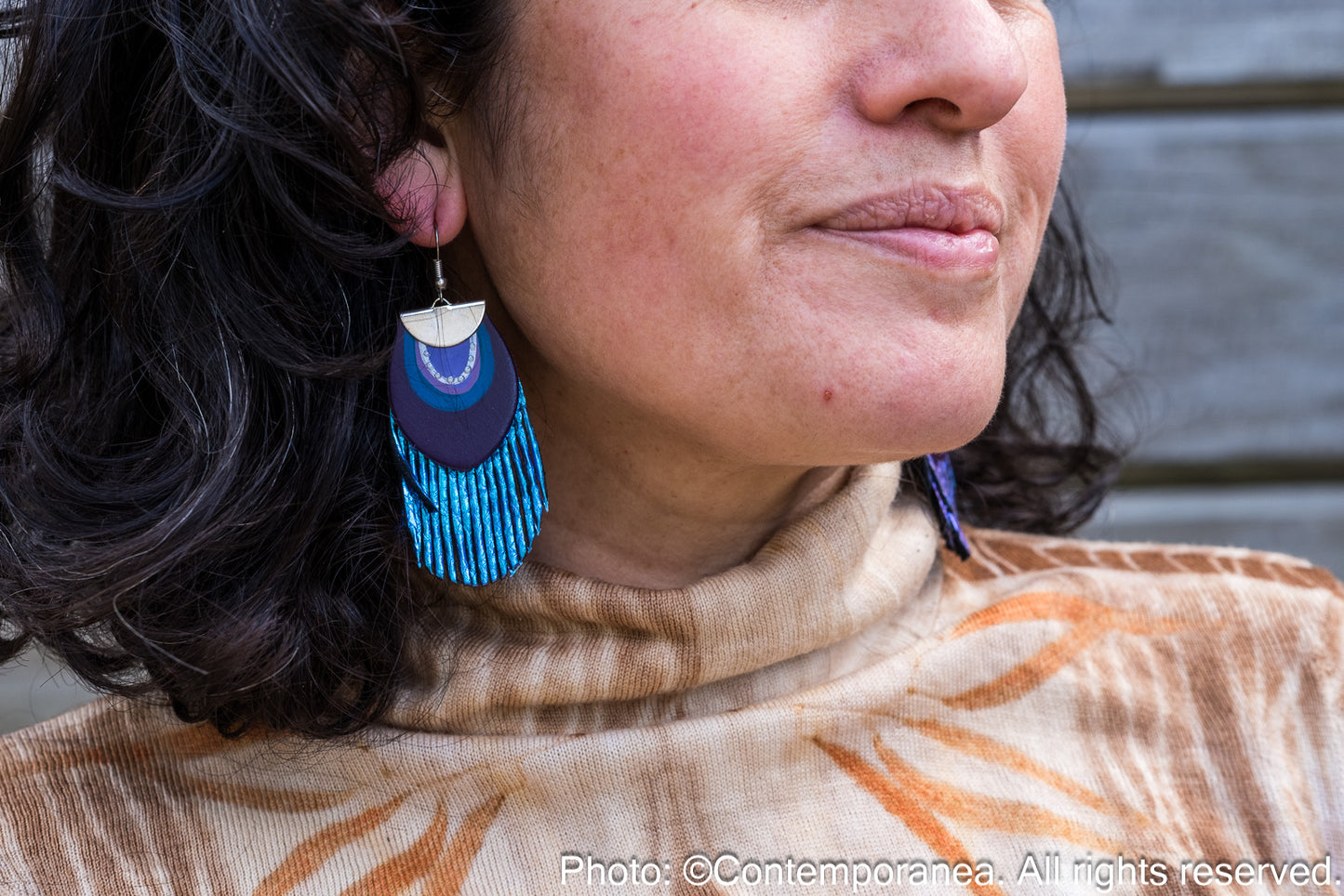 Round Feather earrings - iridescent blue and purple