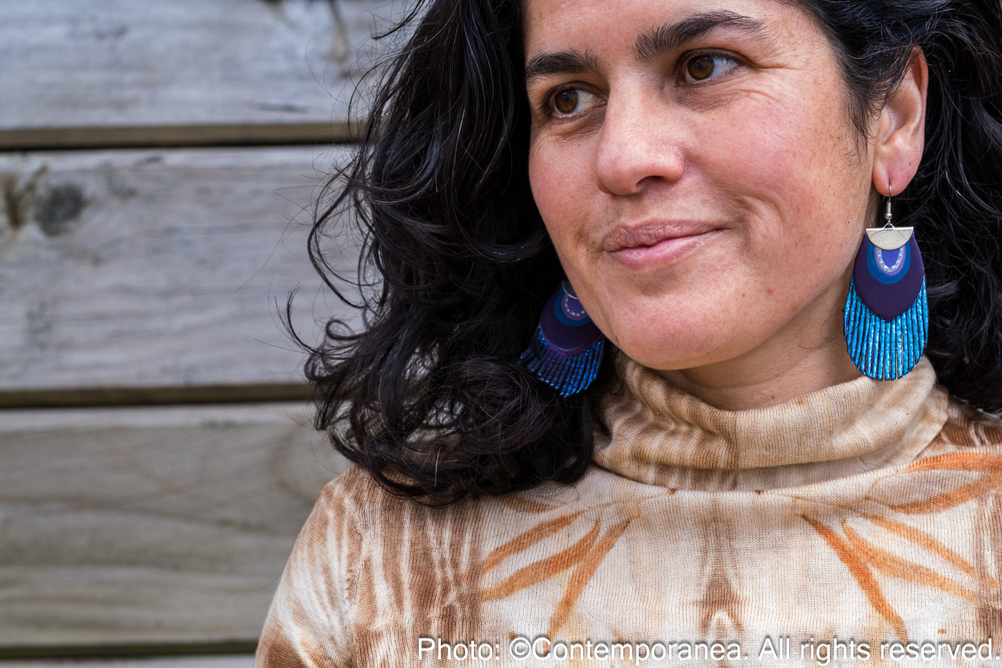 Round Feather earrings - iridescent blue and purple