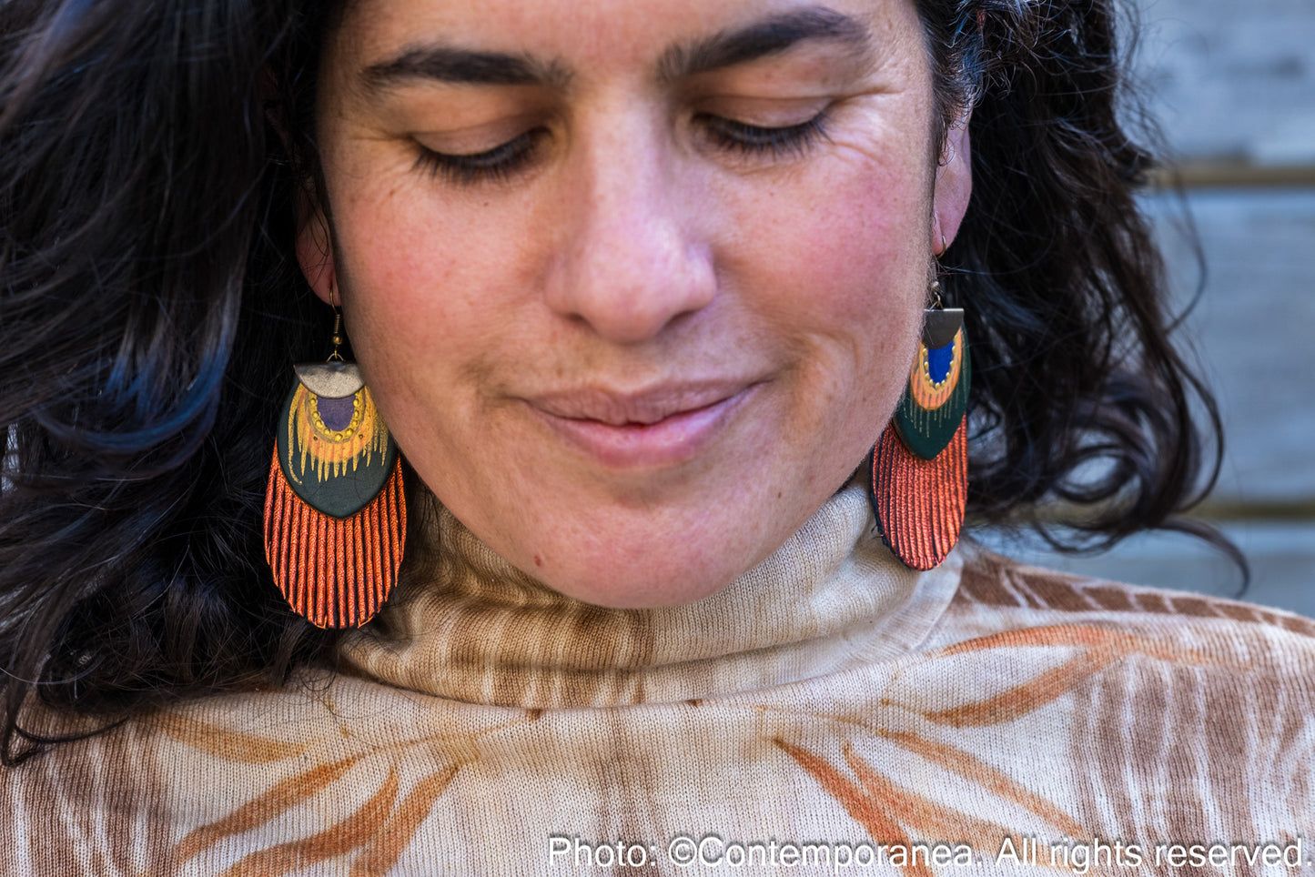 Round Feather earrings - metallic orange