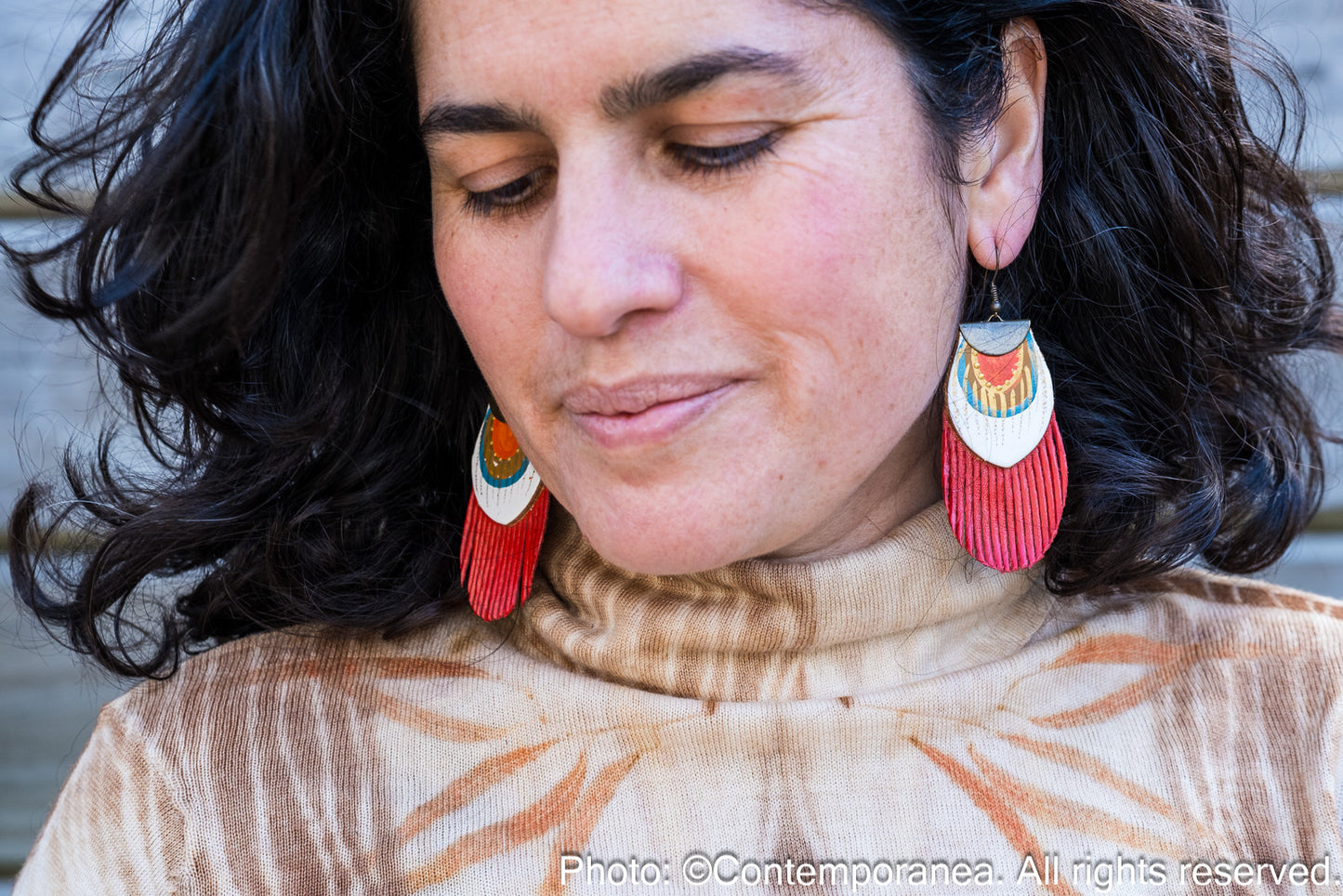 Round Feather earrings - red