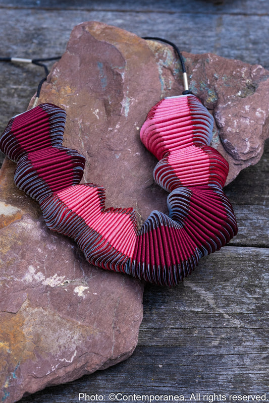 Serpentine Necklace - magenta