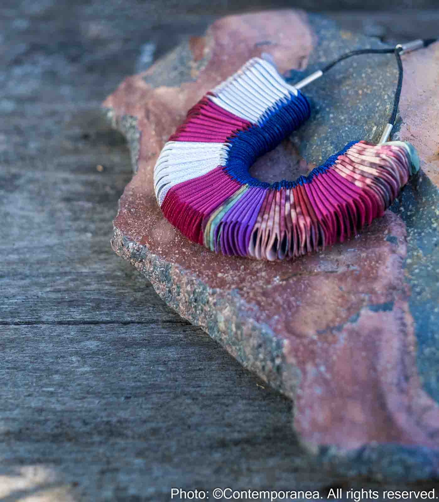 Re-Pliegues necklace - Magenta