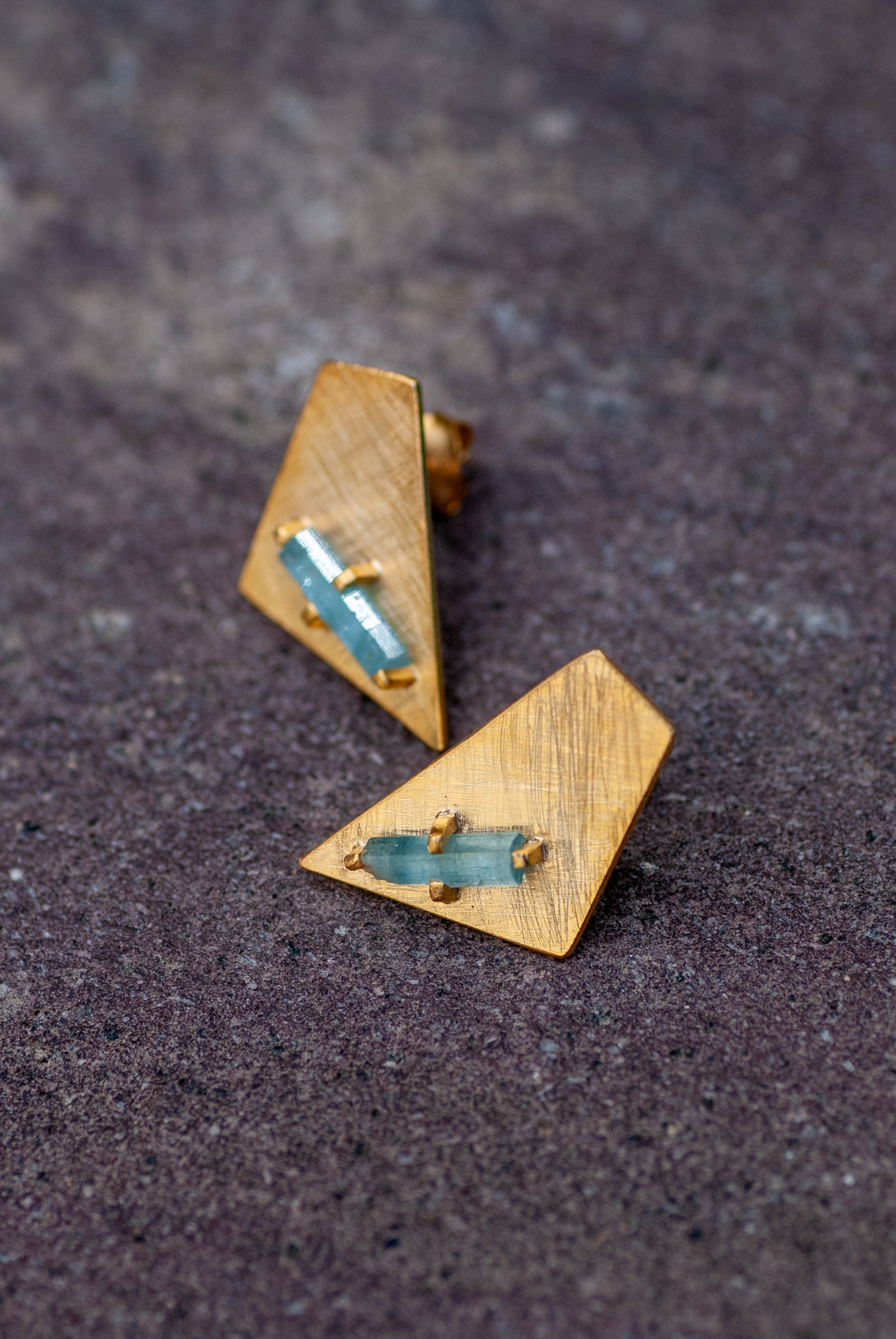 Trapezoids small gold-plated stud earrings with aquamarine