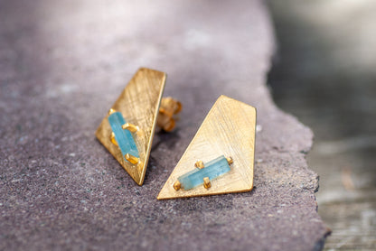 Trapezoids small gold-plated stud earrings with aquamarine