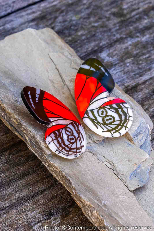 Pointed Half Butterfly M Red, White and Black