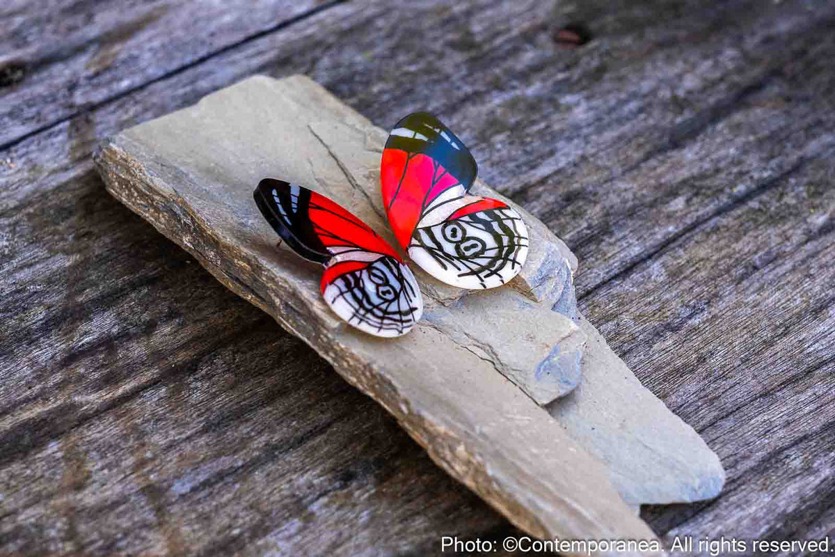 Pointed Half Butterfly M Red, White and Black