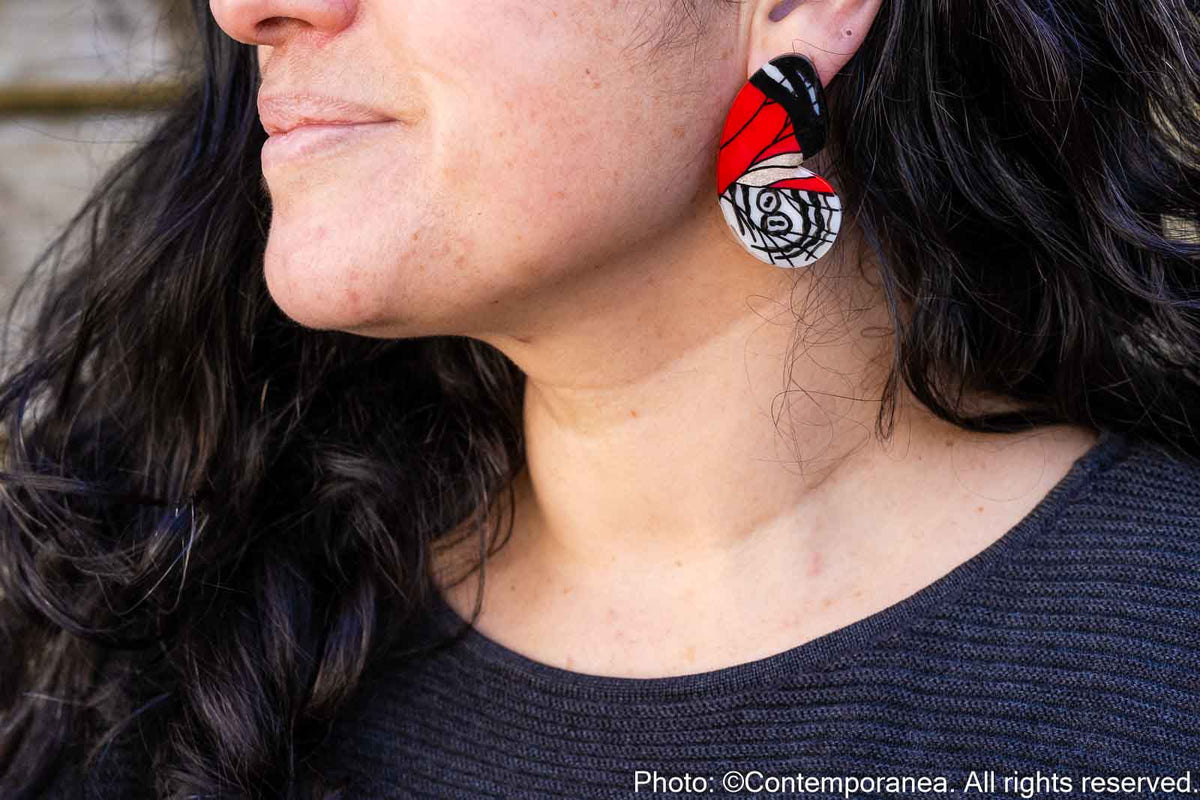 Pointed Half Butterfly M Red, White and Black