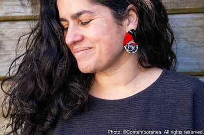 Pointed Half Butterfly M Red, White and Black