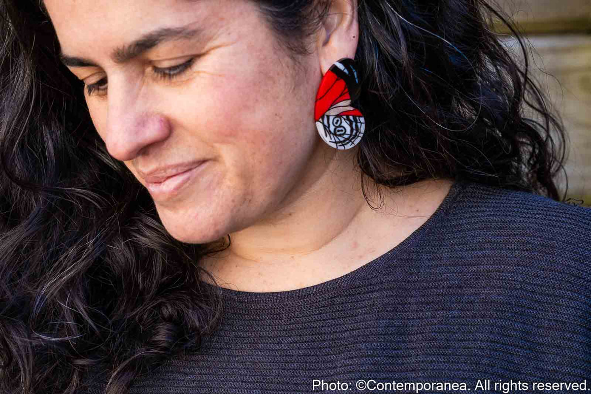 Pointed Half Butterfly M Red, White and Black