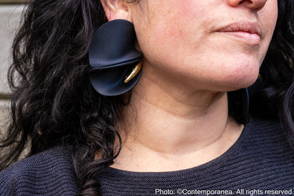 Calla lilies - Asymmetrical earrings in black