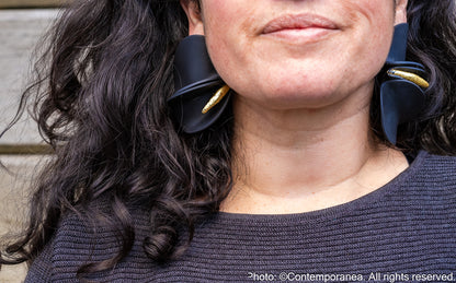 Calla lilies - Asymmetrical earrings in black