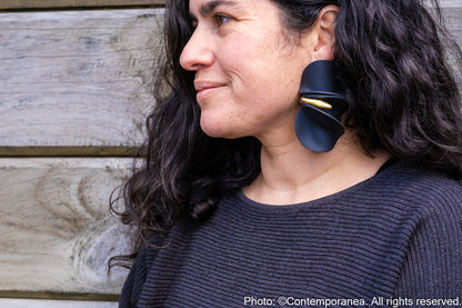 Calla lilies - Asymmetrical earrings in black