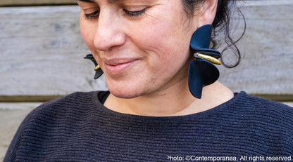 Calla lilies - Asymmetrical earrings in black