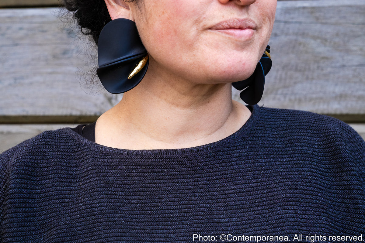 Calla lilies - Asymmetrical earrings in black
