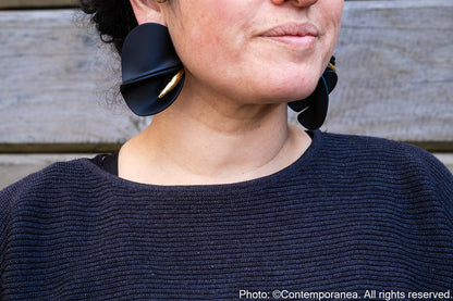 Calla lilies - Asymmetrical earrings in black
