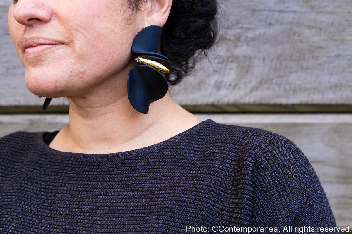 Calla lilies - Asymmetrical earrings in black