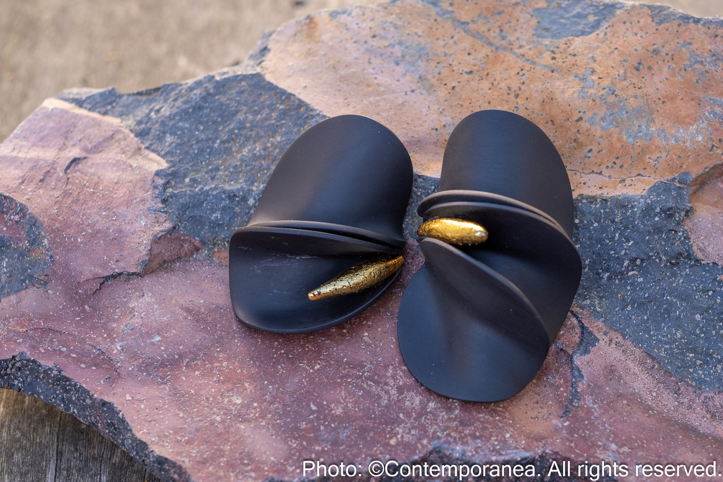 Calla lilies - Asymmetrical earrings in black