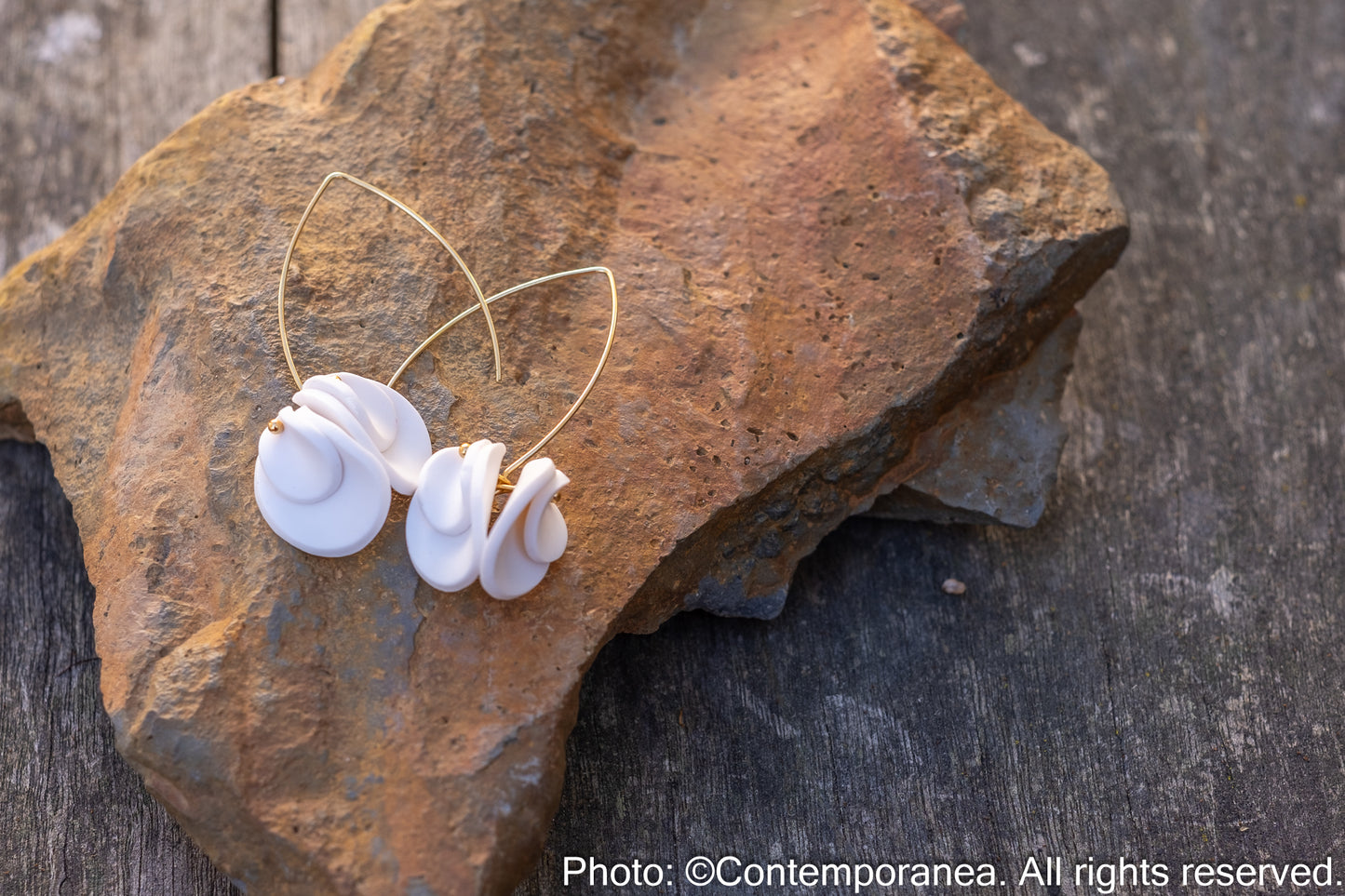 Modern Flower earrings - White