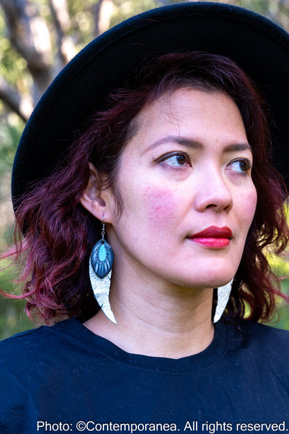 Long Feather earrings - in silver