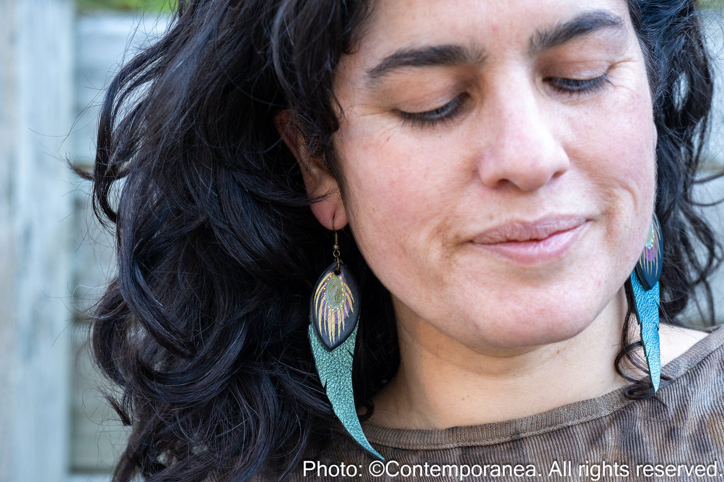 Long Feather earrings - metallic green