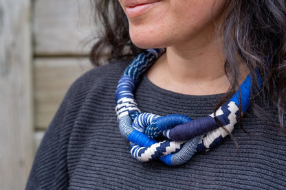 Nudo necklace - blue & white