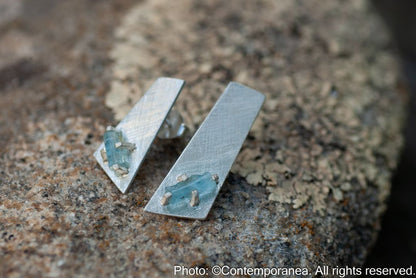 Aqua - Mismatched silver trapezoid earrings with Aquamarine